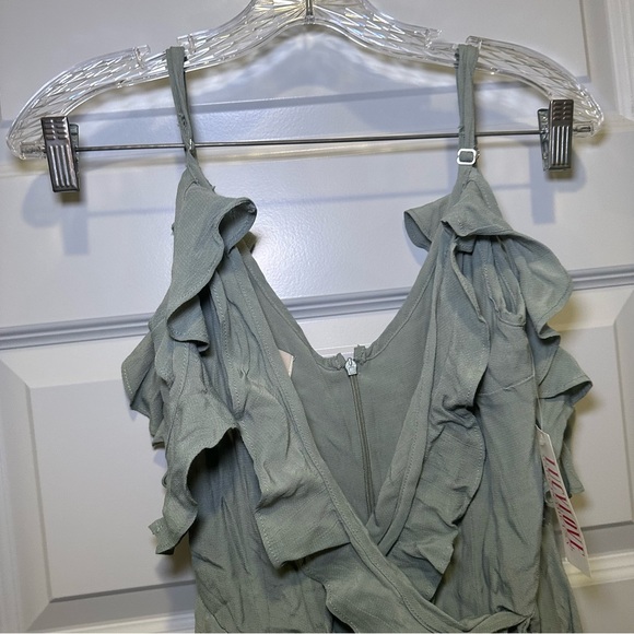 NWT Lucy Love Green V Neck Cold Shoulder Ruffle Accent Potion Wrap Dress S - Picture 5 of 11